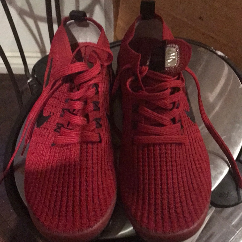 VAPORMAX IN DARK RED